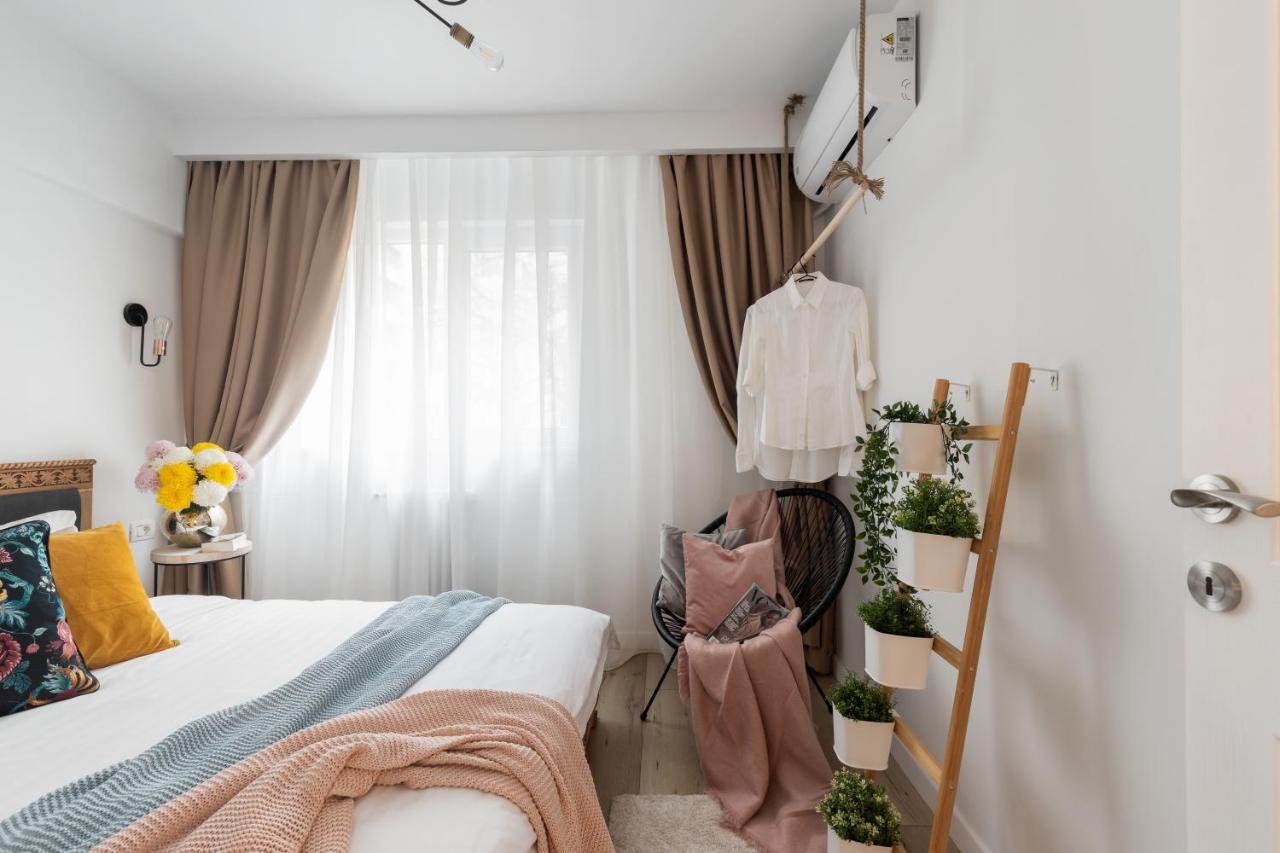 Eclectic 3 Bedroom Calea Victoriei By Urbanesq דירה בוקרשט