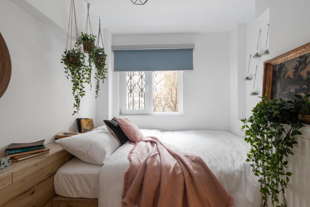 Eclectic 3 Bedroom Calea Victoriei By Urbanesq * בוקרשט